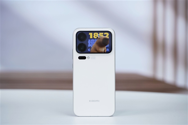 多一块屏对标iPhone 17 Pro Max！小米17 Pro Max图赏