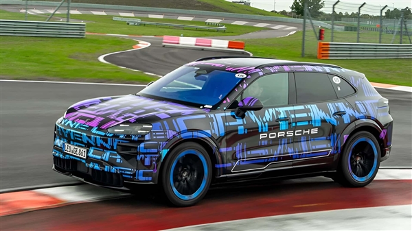 保时捷纯电卡宴官图发布：首次用上12.25英寸弧形曲面中控屏