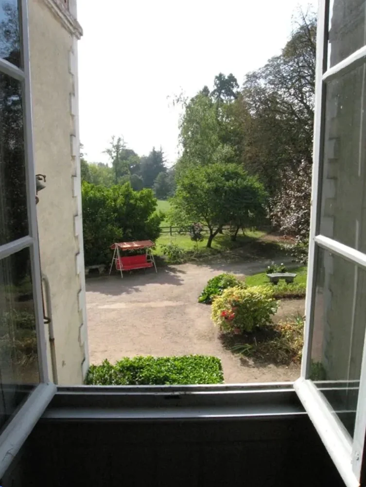 世界上第一张照片，被AI“修复”成了科幻片