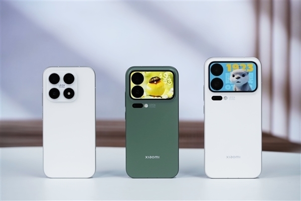 小米17 Pro突然上热搜！网友：太喜欢这个背屏了