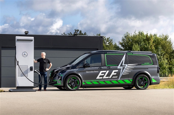 奔驰打造移动充电车：10分钟补能100度