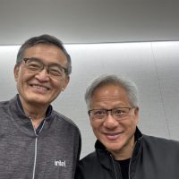 黄仁勋：Intel用33年试图消灭NVIDIA