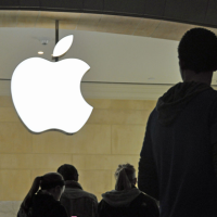 苹果前CEO发声：OpenAI成苹果AI时代劲敌 Siri显得十分滞后