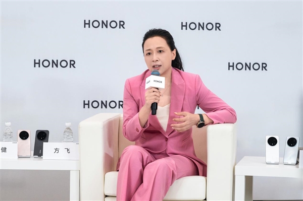 从AiPhone到ROBOT PHONE：荣耀掌控未来AI话语权