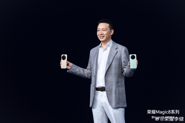 从AiPhone到ROBOT PHONE：荣耀掌控未来AI话语权