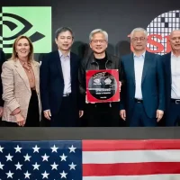 黄仁勋站台 英伟达宣布台积电美工厂造出首个Blackwell晶圆