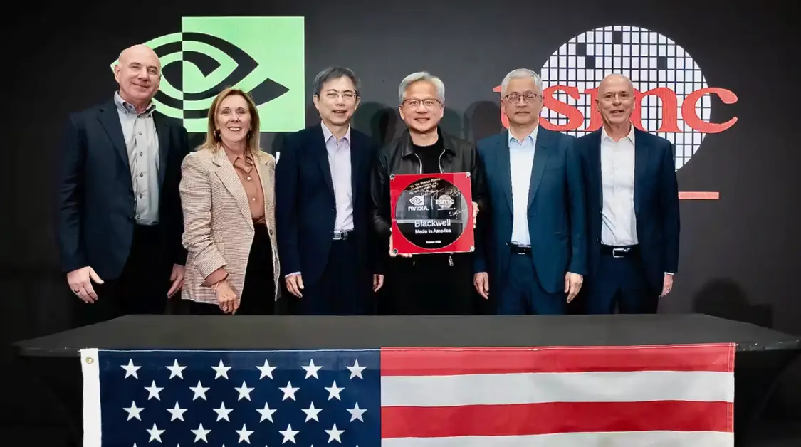 黄仁勋站台 英伟达宣布台积电美工厂造出首个Blackwell晶圆