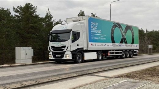 电动汽车永不断电！法国高速公路测试“边开边充”技术：瞬时功率达300千瓦