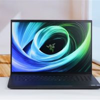 RTX 5090性能怪兽！雷蛇灵刃18 2025游戏本图赏