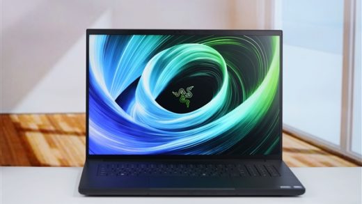 RTX 5090性能怪兽！雷蛇灵刃18 2025游戏本图赏