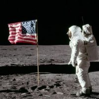 卡戴珊质疑登月造假！NASA再回应：美国登月6次 已重启月球计划这次还是稳赢