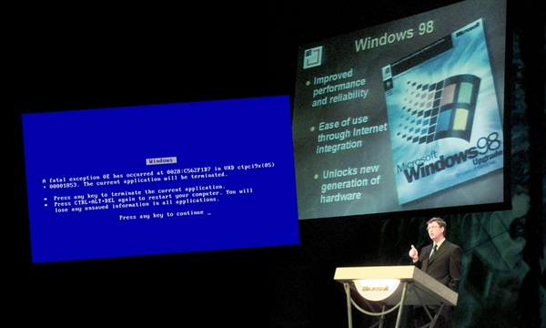Windows 98发布会全球直播蓝屏死机!微软揭秘真相:未测试直接演示