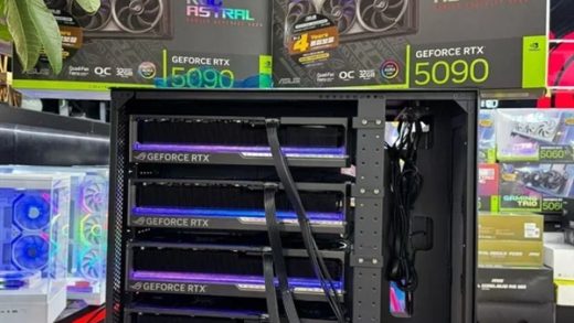 显卡自由：四块RTX 5090组装主机！几乎占据整个机箱