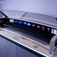 天马发布49.6英寸车载全景沉浸天轩屏：能变弯的中控屏也来了