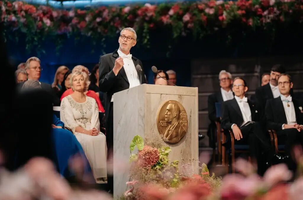 80后诺奖得主：AlphaFold下一步融合大模型