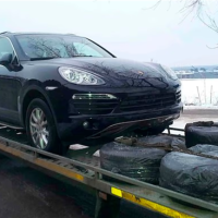 俄罗斯数百辆保时捷突然锁死趴窝 可能遭卫星蓄意干扰瘫痪