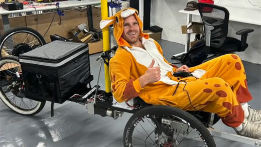 外卖小哥的竞争对手来了！全球首款自动送货自行车现身硅谷