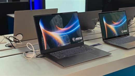 微星展示全球首批Panther Lake笔记本：记者上手连连惊呼