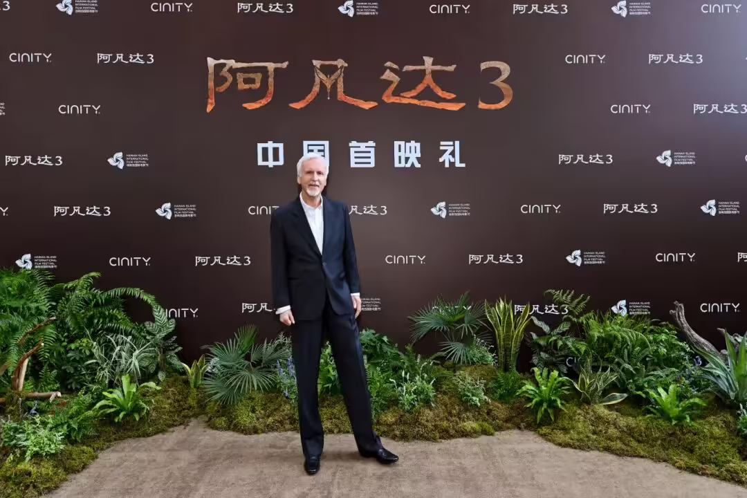 科幻大片《阿凡达 3》今日中国首映:导演卡梅隆现身,放映国产 CINITY 格式独家 4K 3D 48 帧版本 传奇导演詹姆斯·卡梅隆1.jpg