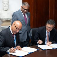 英特尔与印度达成合作 探索芯片制造与封装测试本地化