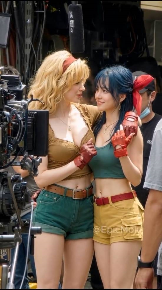 AI生成《龙珠》真人版拍摄现场 美女如云啊