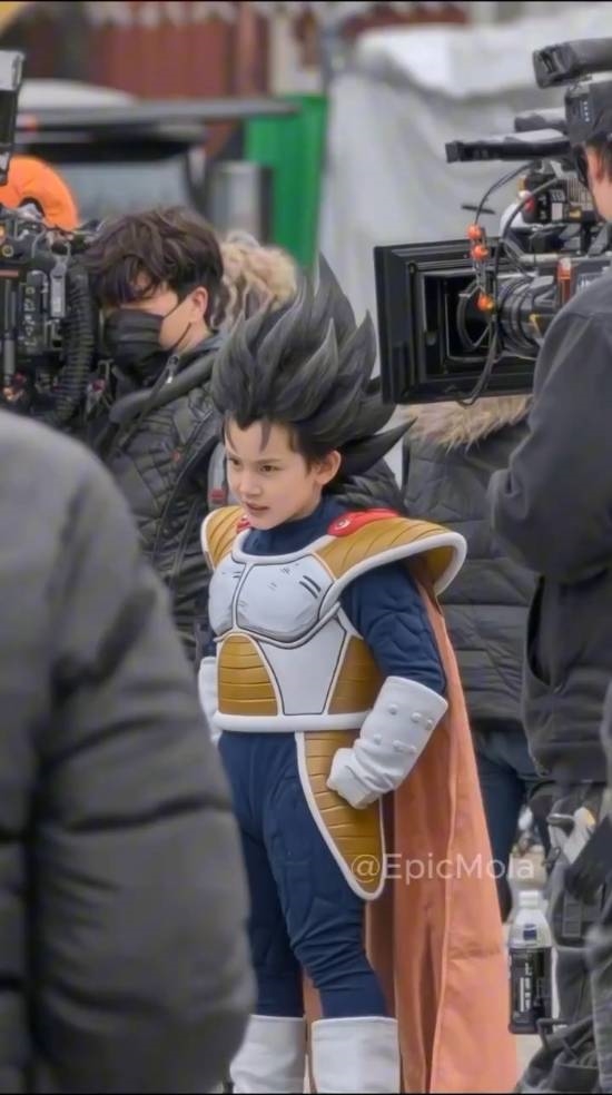 AI生成《龙珠》真人版拍摄现场 美女如云啊