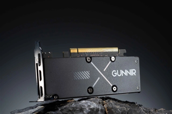 全金属外壳 帅爆!蓝戟发布单风扇迷你版Intel锐炫Pro B50专业显卡