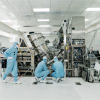 曝中国秘密搞定第一台EUV光刻机！逆向功程ASML