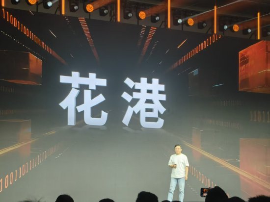 摩尔线程首款“AI 电脑”发布 内置2D数字人“小麦”