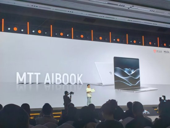 摩尔线程首款“AI 电脑”发布 内置2D数字人“小麦”