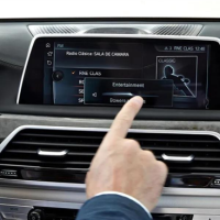 还得实体键！研究证实开车操作屏幕可使车道偏离幅度增大40%