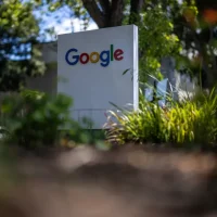 《纽约时报》记者起诉谷歌、OpenAI盗用书籍训练AI