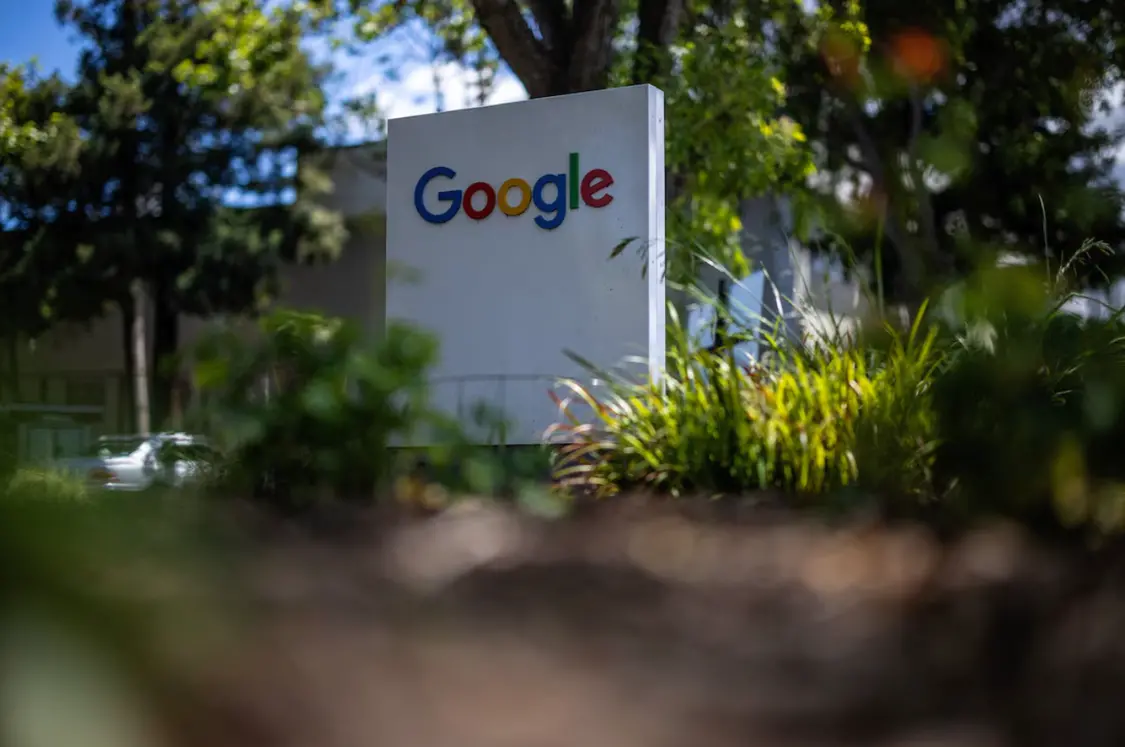 《纽约时报》记者起诉谷歌、OpenAI盗用书籍训练AI