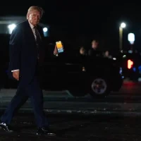 纽约时报：从AI到芯片，特朗普对美科技巨头予取予求引发争议