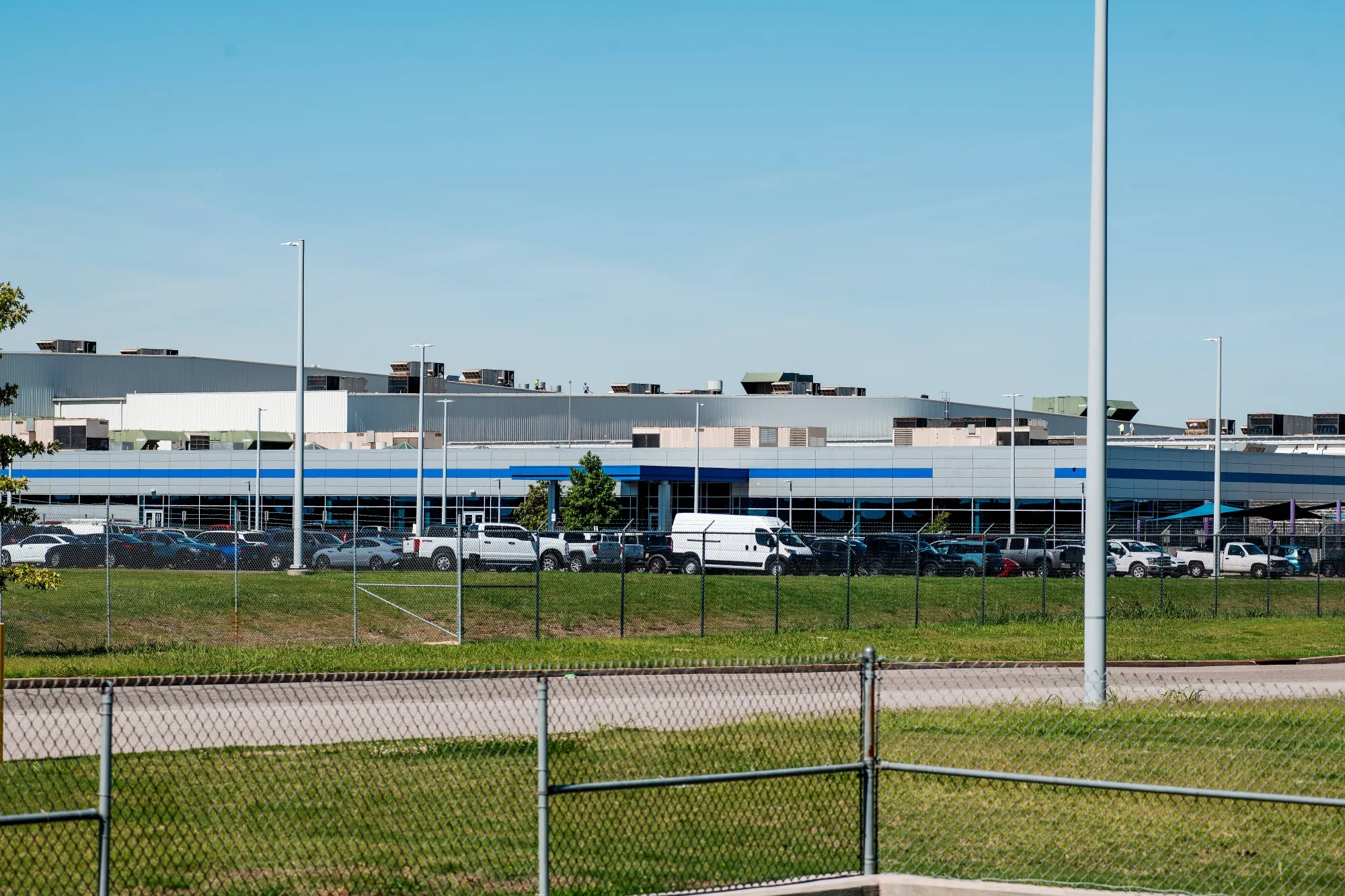 马斯克旗下xAI收购第三栋建筑 扩大人工智能算力规模